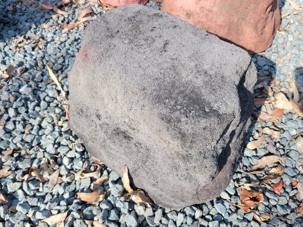 Memorial Rock Urn 1916 Medium Black / Charcoal